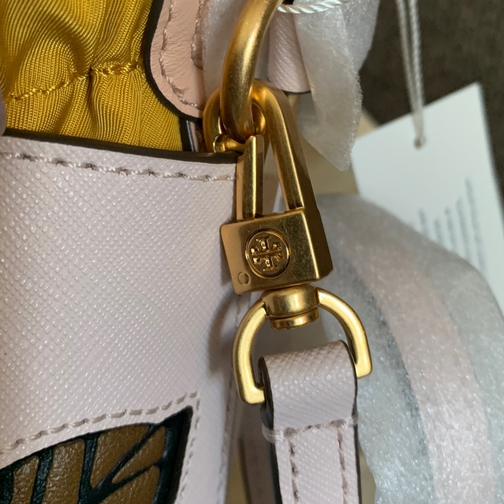 SOLD⛔️Authentic TORY BURCH Leather flower appliqués drawstring optional Crosb - Picture 6 of 15